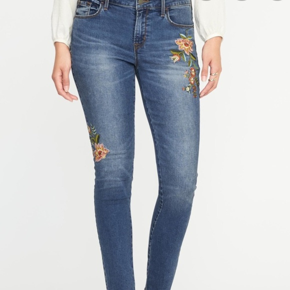 Old navy flower embroidered boyfriend ( mom ) jean